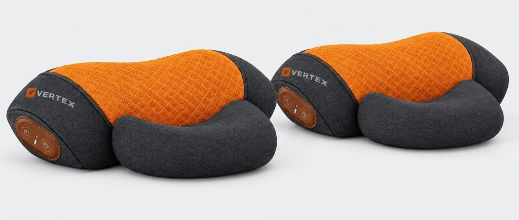 Deux coussins VERTEX gris charbon et orange. Un pour chacun.